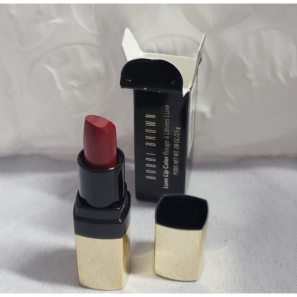 NEW-IN-BOX 
Bobbi Brown luxe red velvet lip color 
.08oz new
Travel size - Picture 1 of 6